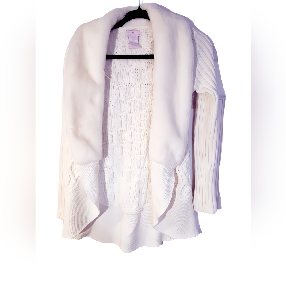 LuluRain Cream Cable Knit Cardigan with Faux Fur Collar - Cozy & Chic